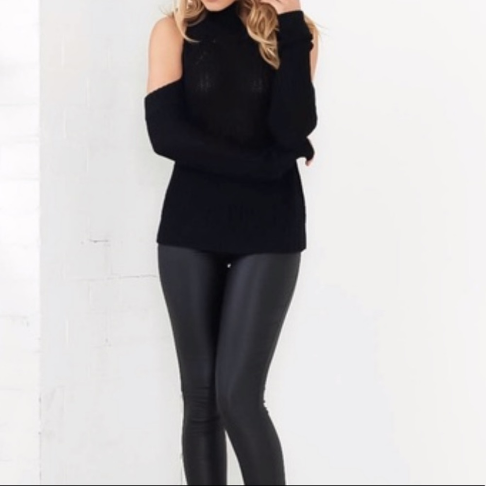 ✨LAST ONE ✨Black cold shoulder sweater - Picture 6 of 7